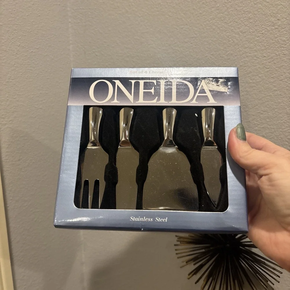 New in Box Oneida‎ Stainless Steel 4 Piece Cheese Tools Appetizer Tray Tools